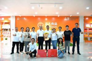 致敬峥嵘岁月 感恩一路奉献！洛阳星空官方网页版这场退休职工欢送会情意满满！